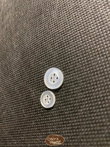 Gomb Ingvar négylyukú inggomb 