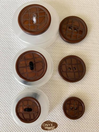 Gomb Leona 1426-1427 töredezett mintás két színben, három méretben