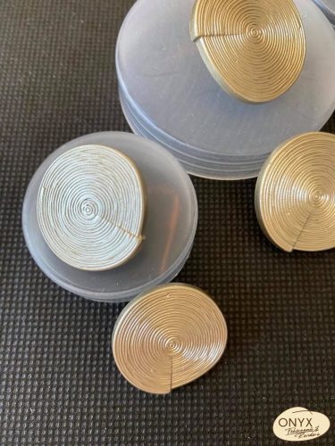 Gomb Zita 3361- fém hatású dekor, antikolt szín, 3 méretben